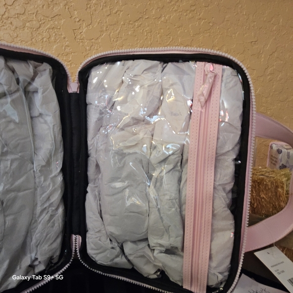 Betsey Johnson Light Pink Heart Pattern Cosmetic Case - Picture 5 of 7